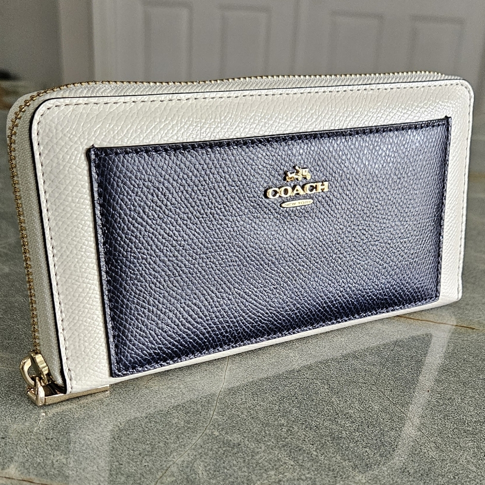 Coach Navy and Cream Accordion Zip Wallet NWOT